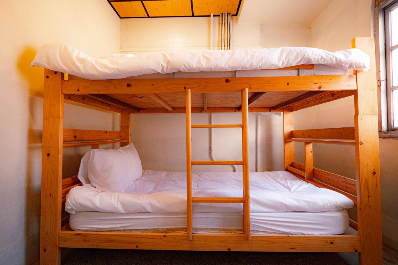 Dope Hostel Тайчжун Экстерьер фото
