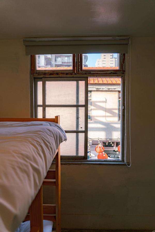 Dope Hostel Тайчжун Экстерьер фото
